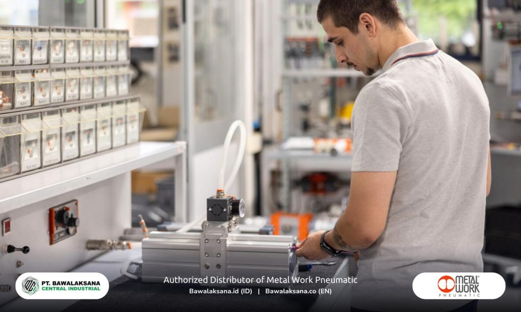 3 Key Factors for Optimal Pneumatic System Performance 4 Tim expert dari Metal Work Pneumatic sedang melakukan pemeriksaan terhadap aktuator silinder